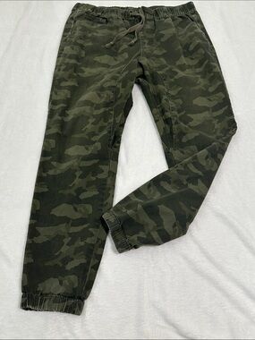🍁 Victorious Camo Jogger Style Pant